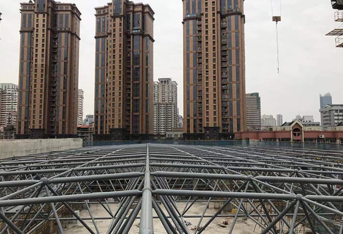 兴城螺栓球网架结构