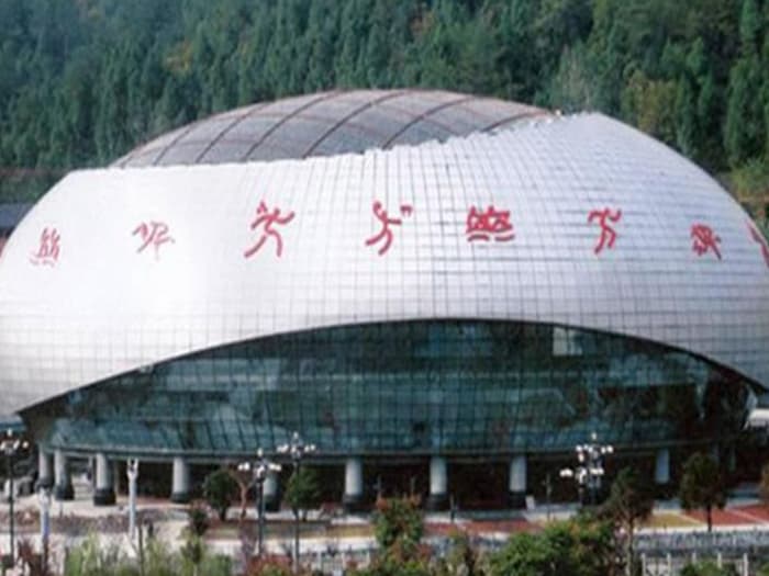 兴城体育中心球形网架加工安装